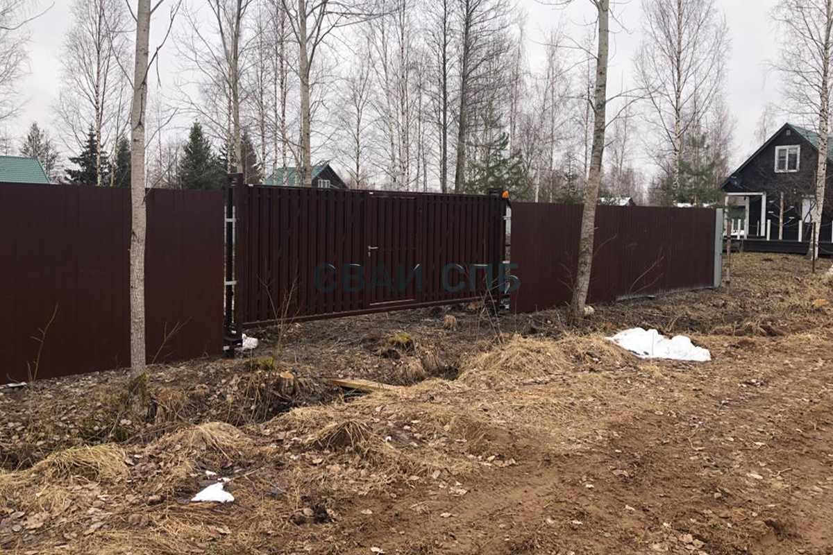 Установка 2 откатных ворот с калиткой и забора из профлиста в СНТ “Южный” (Ивангородское поселение)