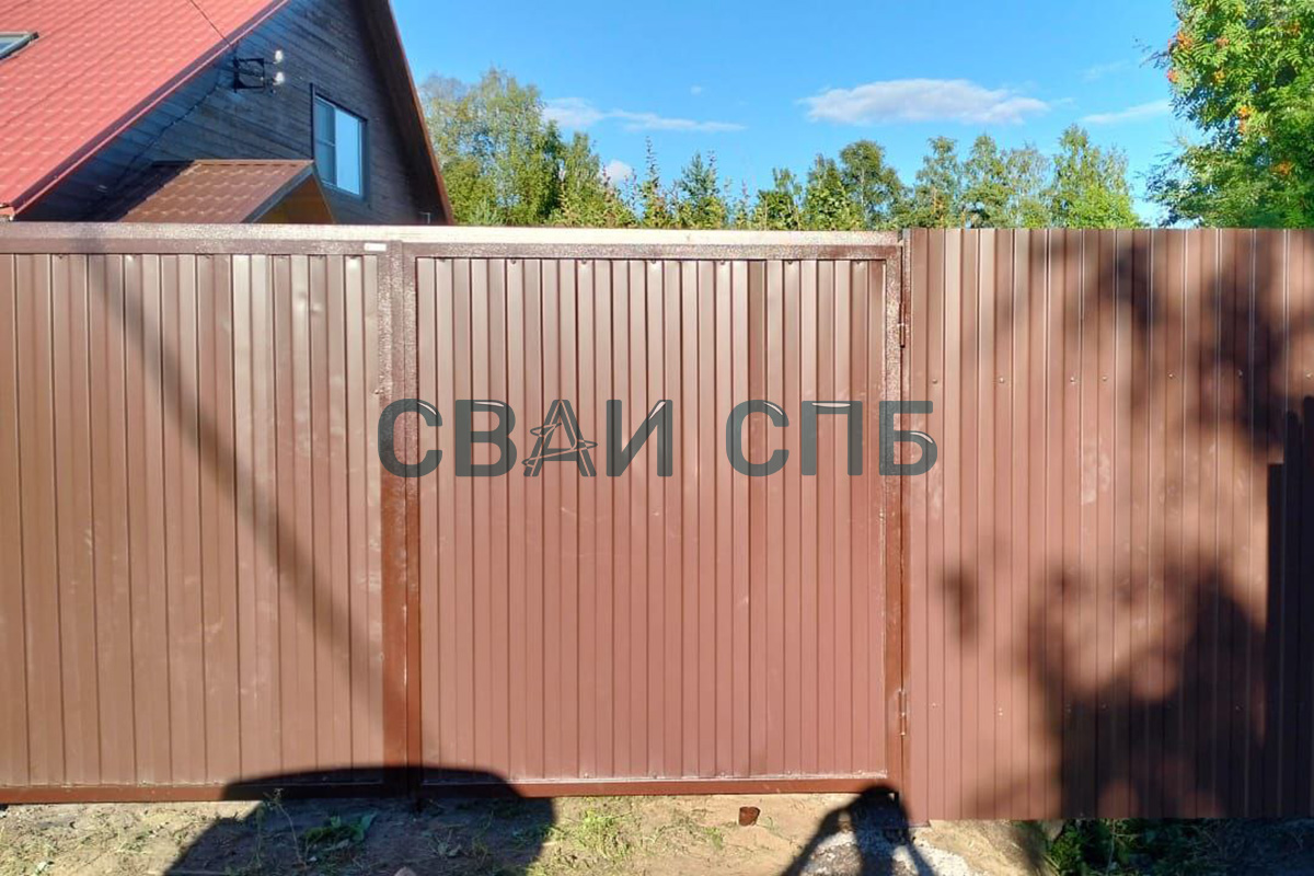 Распашные ворота, калитка и забор из профнастила в СНТ Климовец